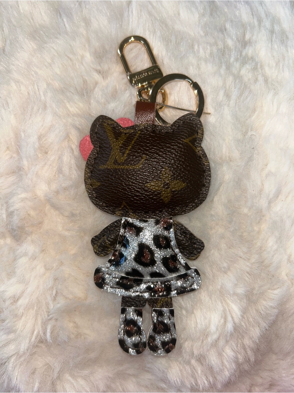 Louis Vuitton Brown Monogram Kitty Key Charm with Red Bow - Picture 6 of 6